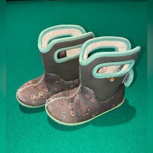 Baby Bogs Boots with Butterflies and back-Velcro with pull on handles kids US 9